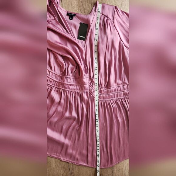 Torrid 3X Pink Satin Blouse Top NWT Plus Size 22/24 Long Sleeve Shirred Waist - Picture 7 of 7